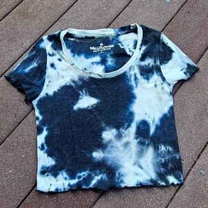Black & white women's crop top